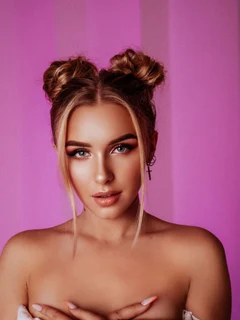Candy escort in Dubai