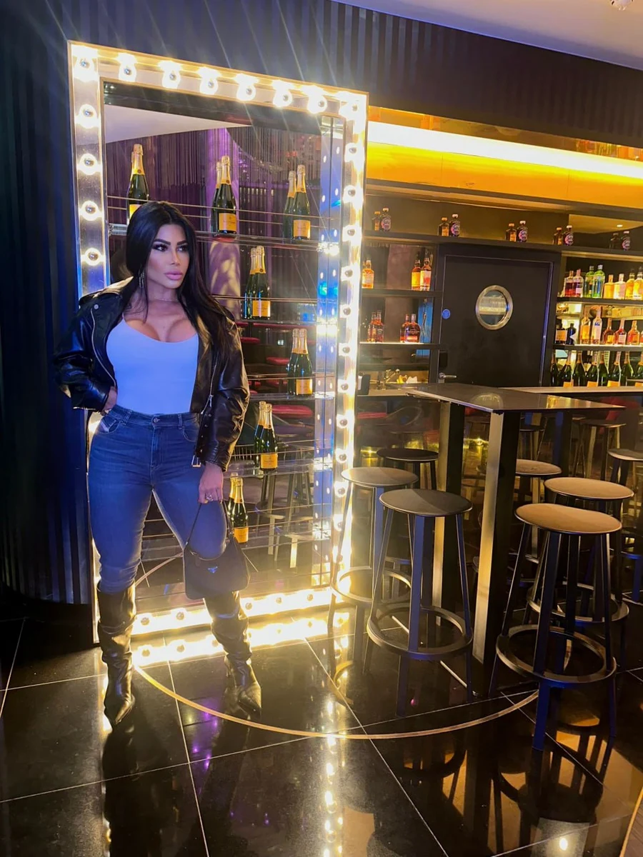 Julianne escort in Dubai