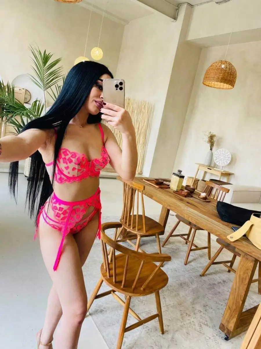 Samira escort in Dubai