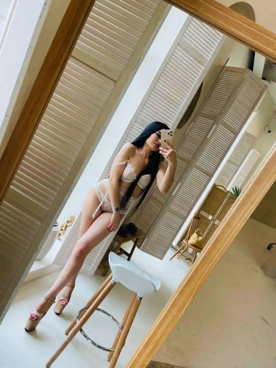 Samira escort in Dubai