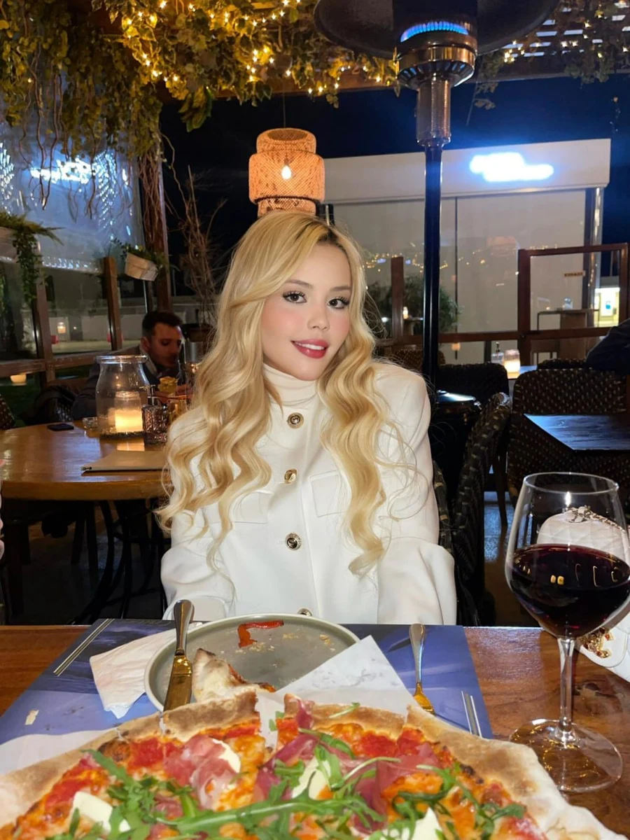 Sophia escort in Dubai
