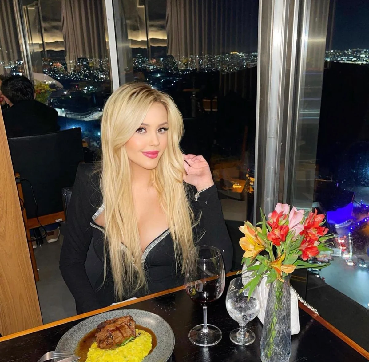 Sophia escort in Dubai